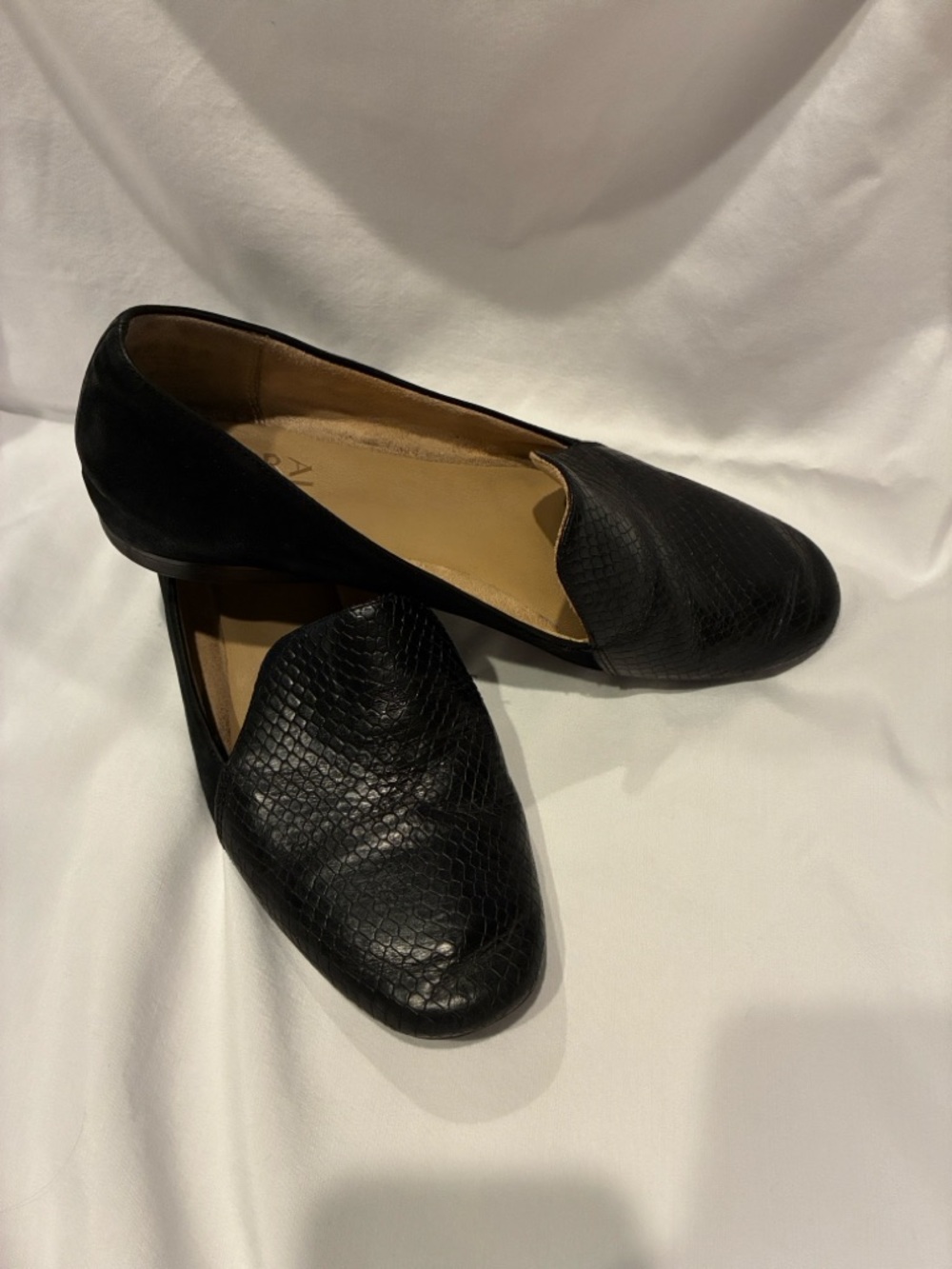 Naturalizar Emiline Black Women's Slip-On Loafers